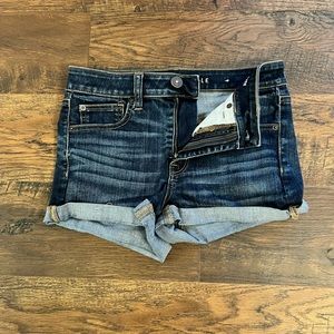 American Eagle women’s hi-rise shortie jean shorts. size 6